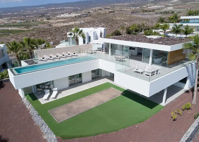 Lodge: KARAT Villa Zambrano - INCLUDES GOLF CART